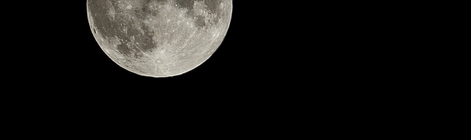 Full Moon Charters Banner Image