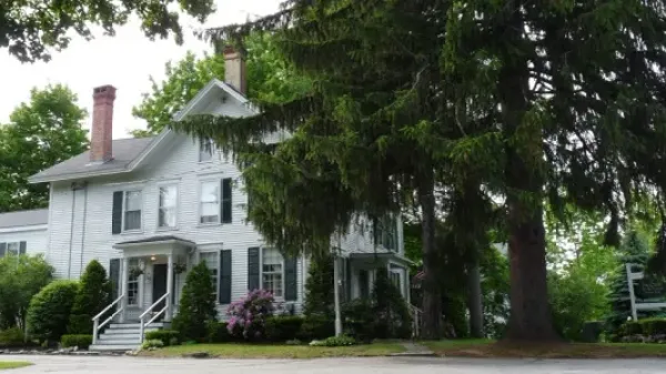 PineCrest Inn Bed and Breakfast